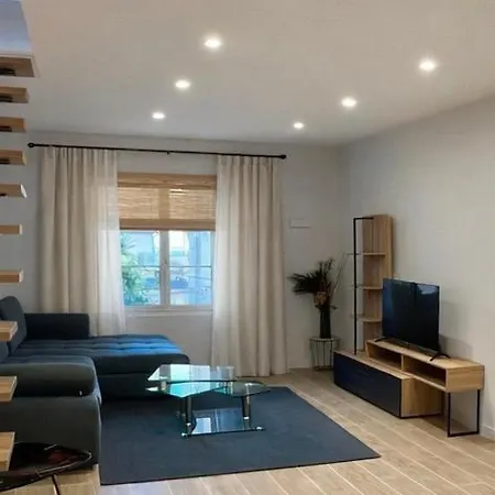 3 Pieces Entierement Climatise Et Renove Au Bord De Ideal 아파트